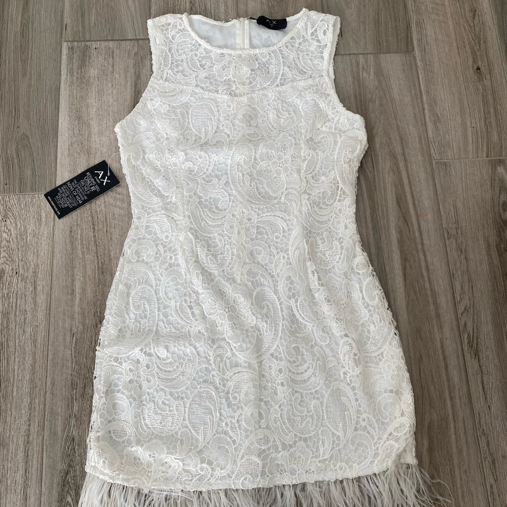AX Paris Dress Women Sz 8 white Boho Floral Print Crochet Lace Mini Fringe Hem